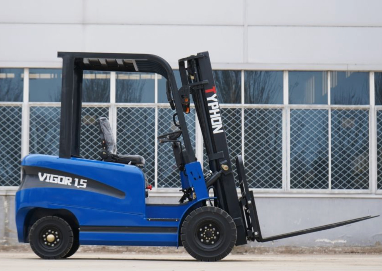 Electric Forklift 1.5 Ton Rated Capacity Lifter Truck w side shift Brand New USA