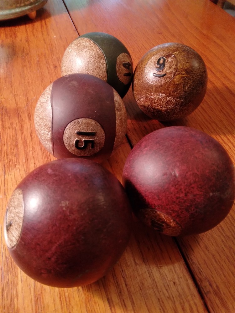 5 VINTAGE POOL TABLE BALLS