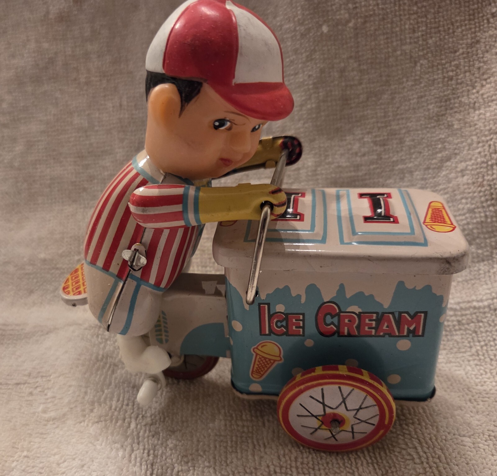 VINTAGE 80s WIND UP TIN LITHO TOY ICE CREAM VENDOR CHINA