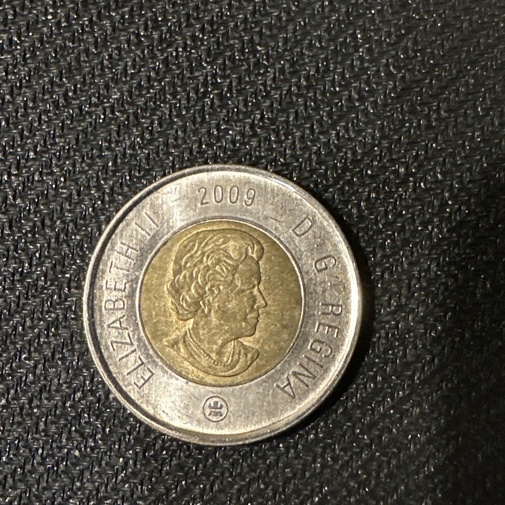 2009 Canada Two-Tone 2 Dollar Coin. Very Good Condition.
