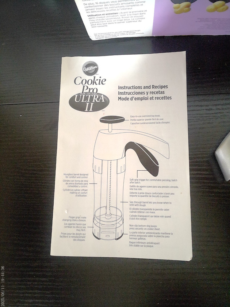 Wilton Cookie Pro Ultra II Soft-Grip Trigger Cookie Press Complete Set