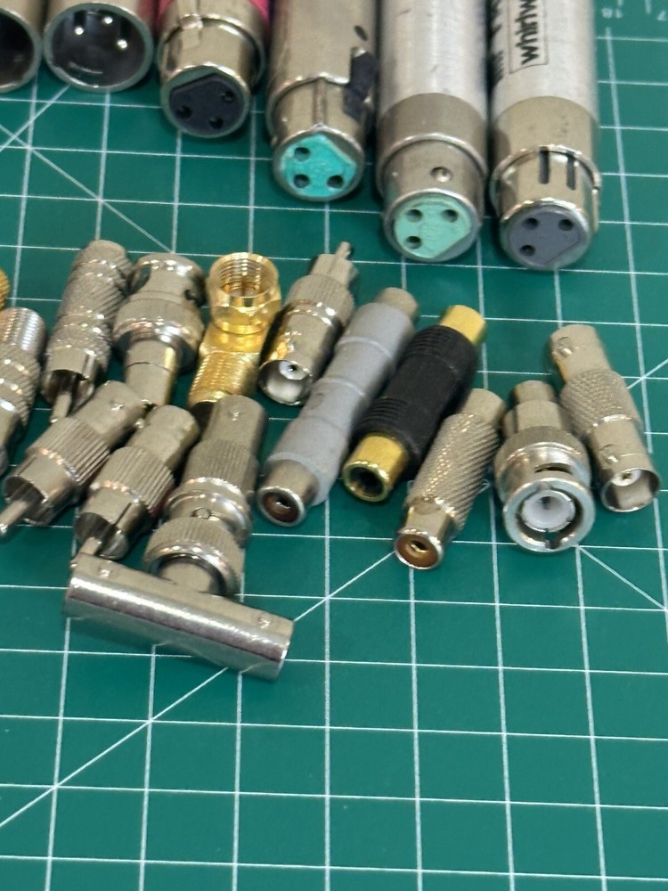 assorted audio equipment Lot