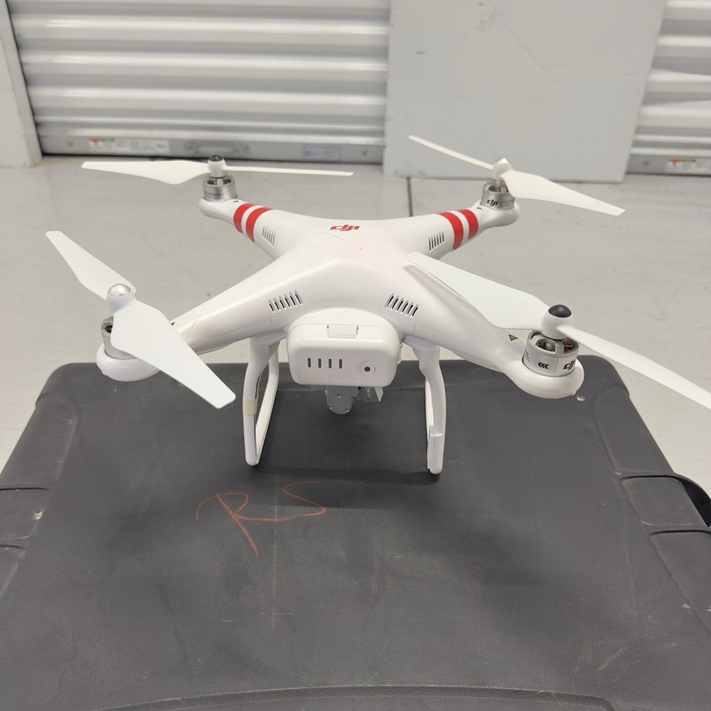 DJI PHANTOM 2 VISION + with case, 2 Used Batteries & Range Extender