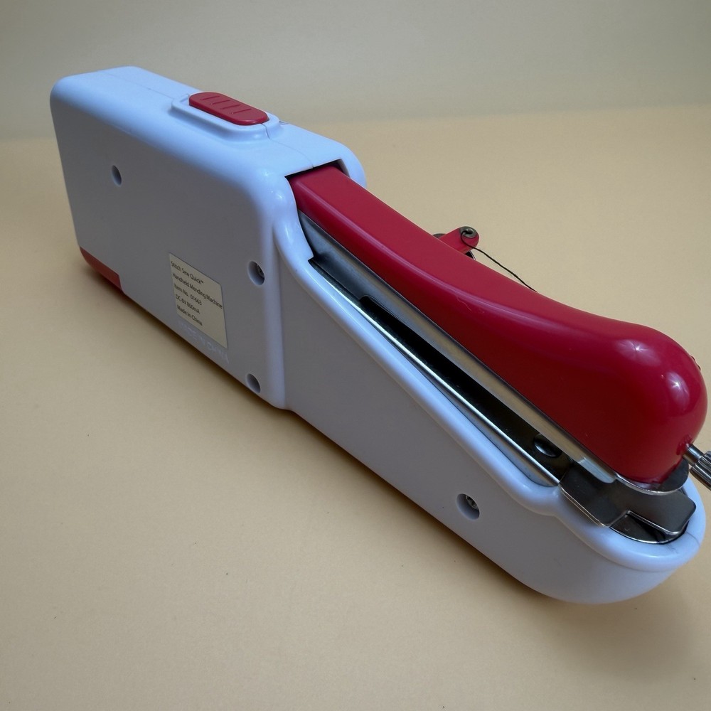 Singer, Stitch Sew Quick Mechanical Sewing Machine, Handheld. New Open Box