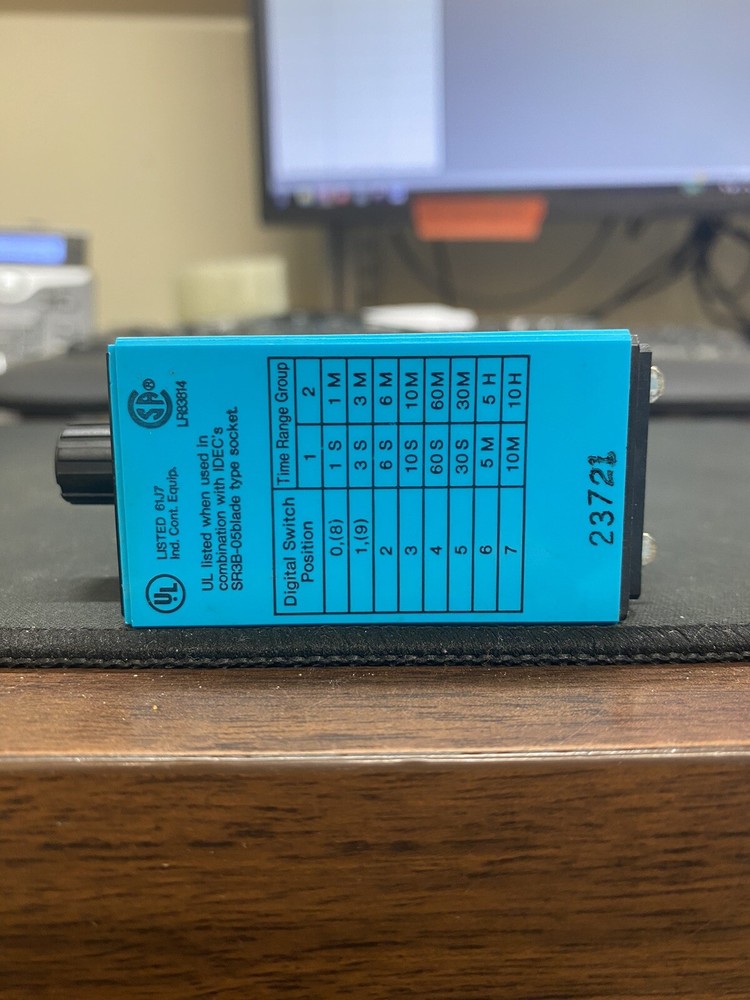 IDEC ELECTRONIC TIMER TYPE RTE-B11 11 PIN TIMING RELAY WITH IDEC SR3B-05 SOCKET