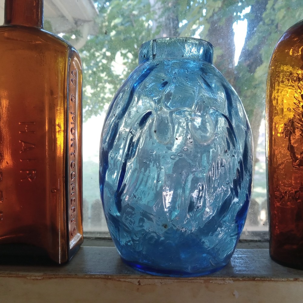 EAGLE EMB PRETTY BLUE DIAMOND OPTIC PATTERN SNUFF BOTTLE