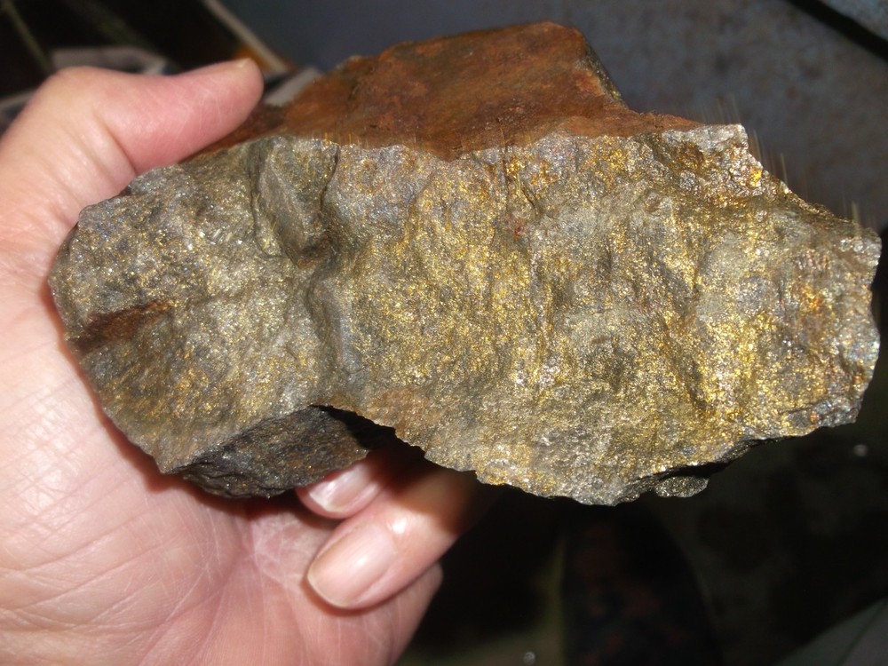 gold silver copper ore, 1015 grams samples ,ore high grade .this is not