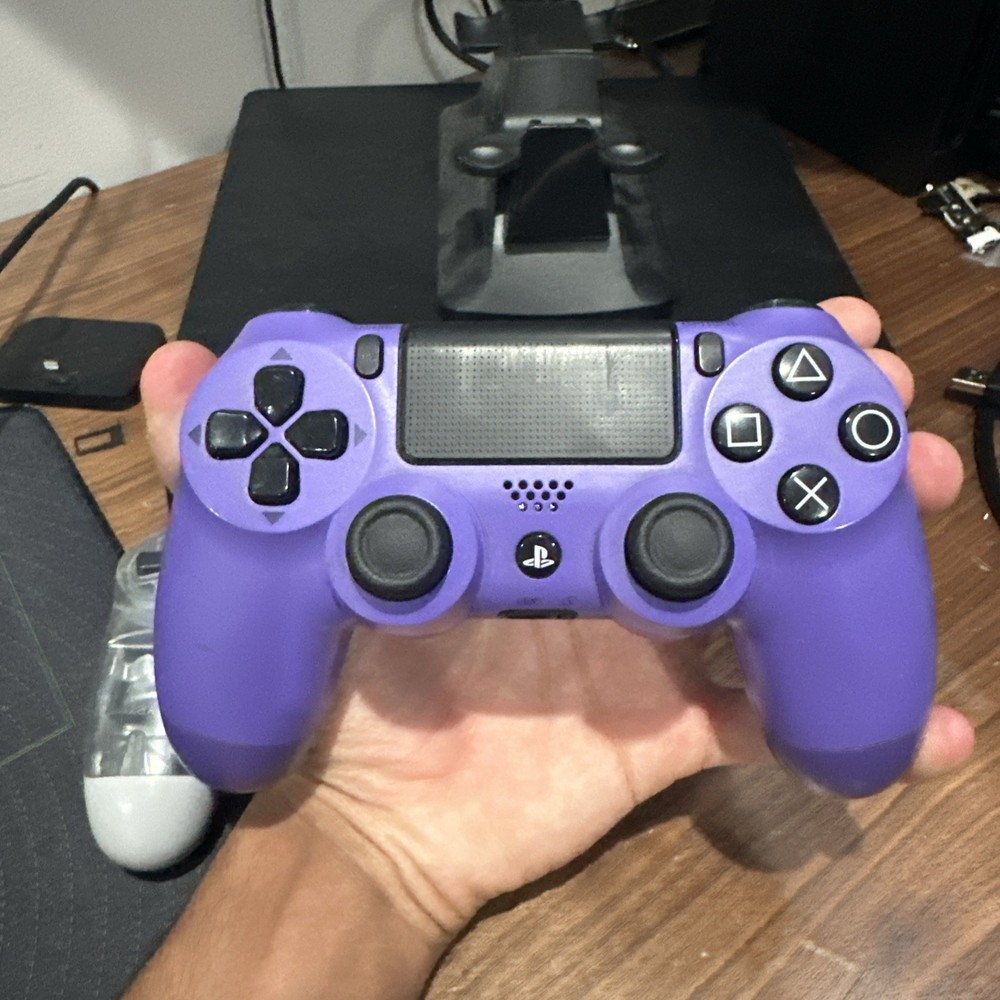 Playstation 4 Slim 2TB SSD + 4 Controllers & Charging Dock