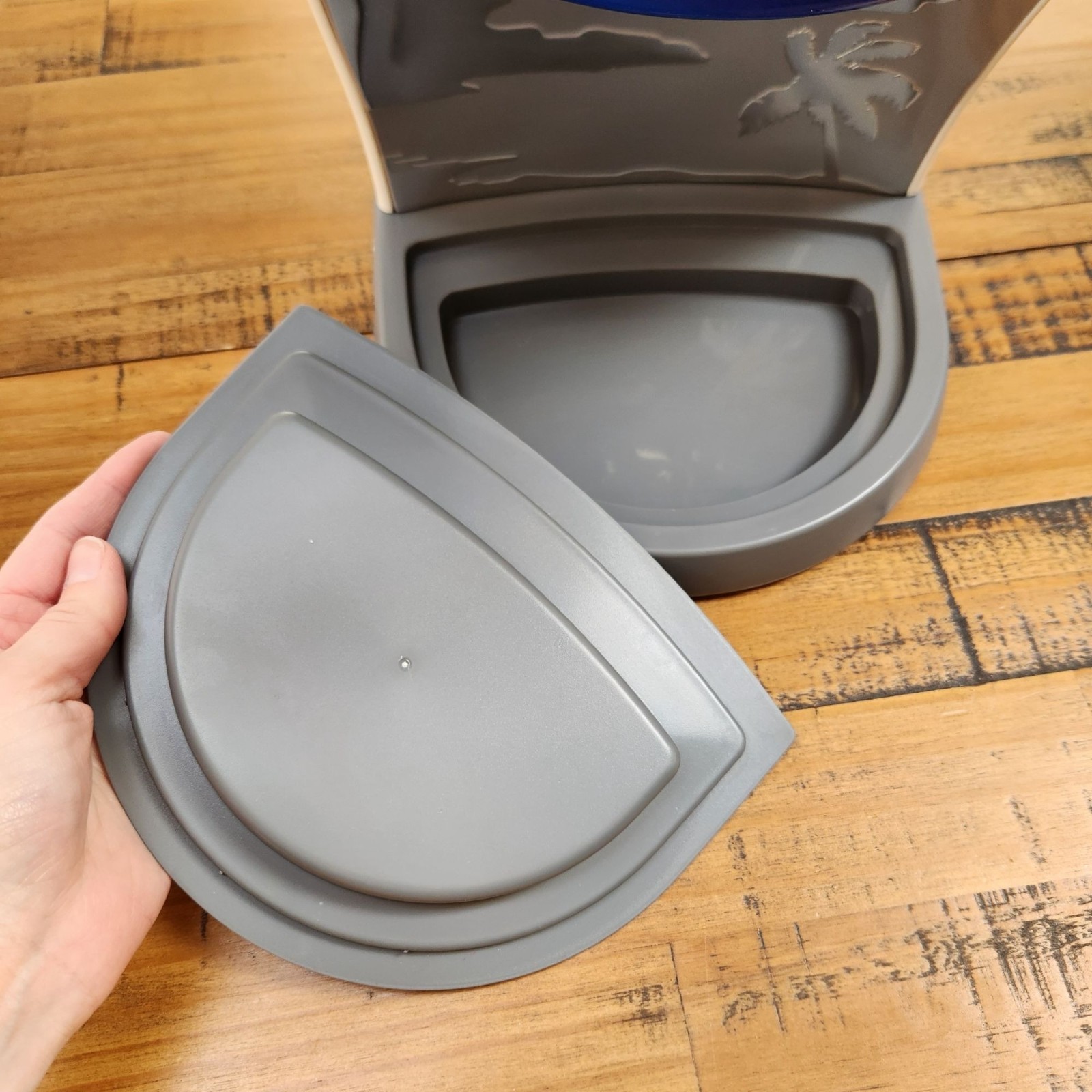 Margaritaville Open Box Chillin' Pour Liquor Chiller Shot Machine Dispenser