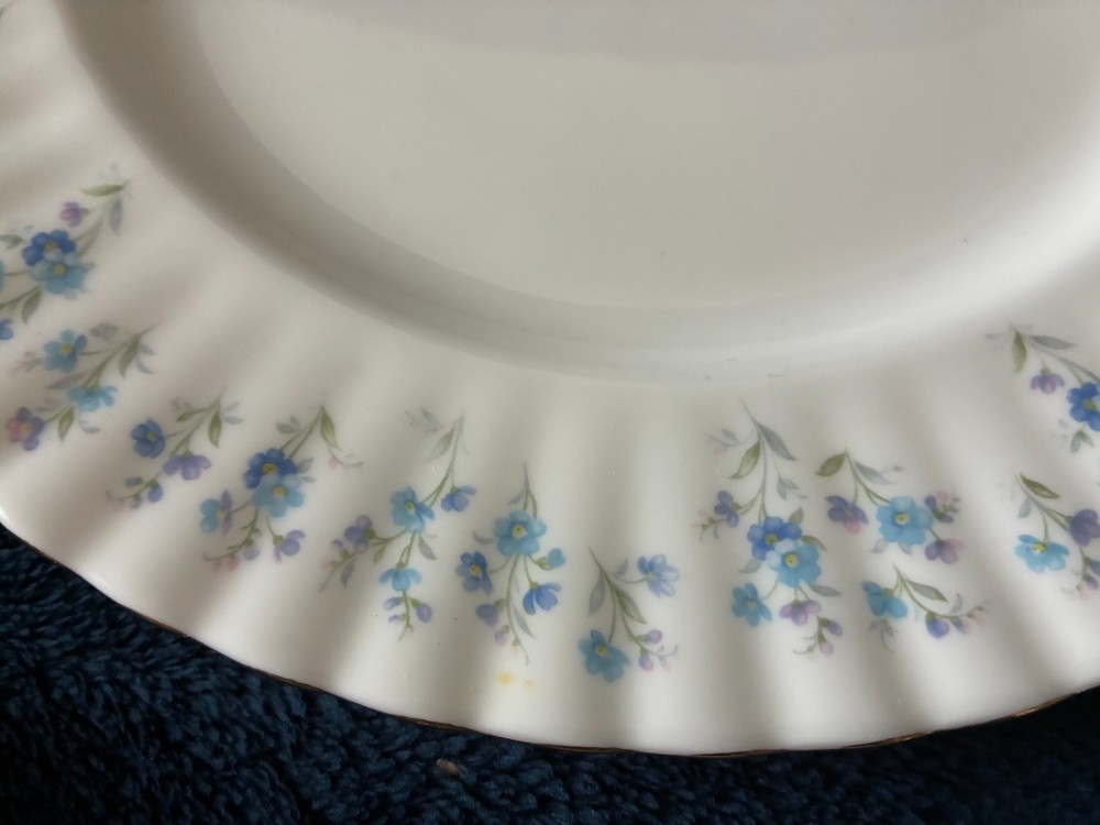 Royal Albert Bone China Memory Lane 7 Piece Place Setting, EUC