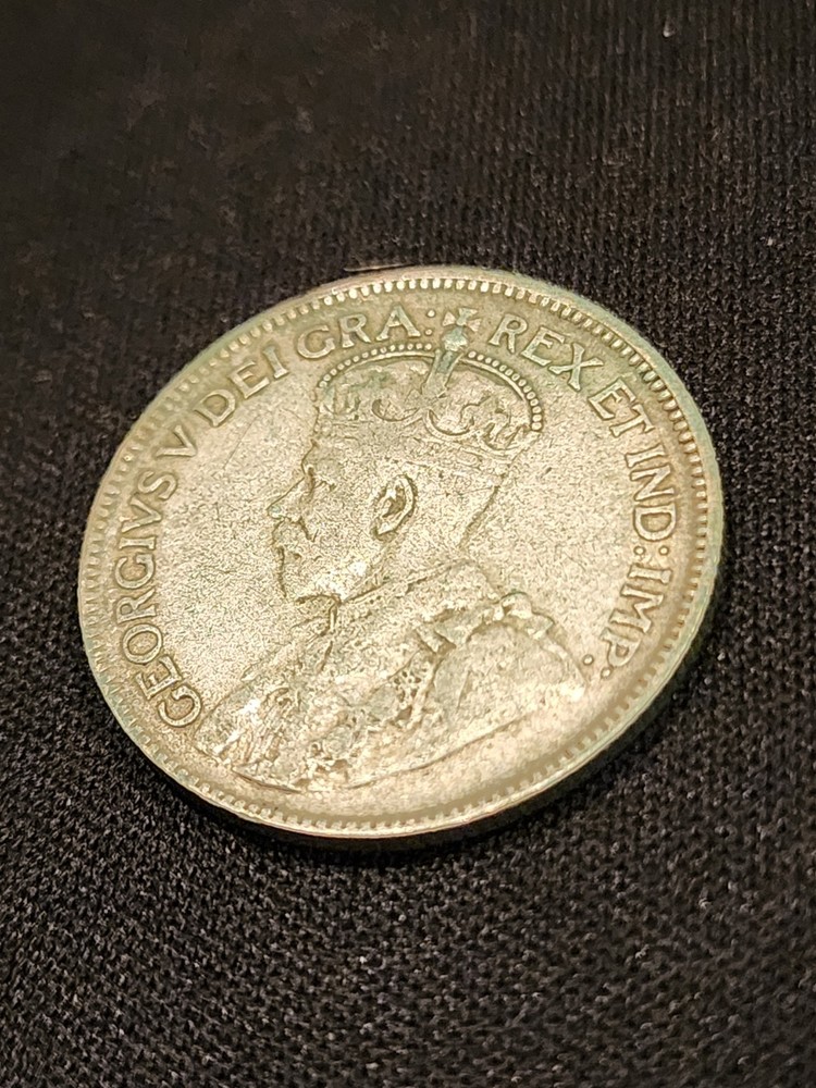 1932 Canada 25 Cents Silver Coin
