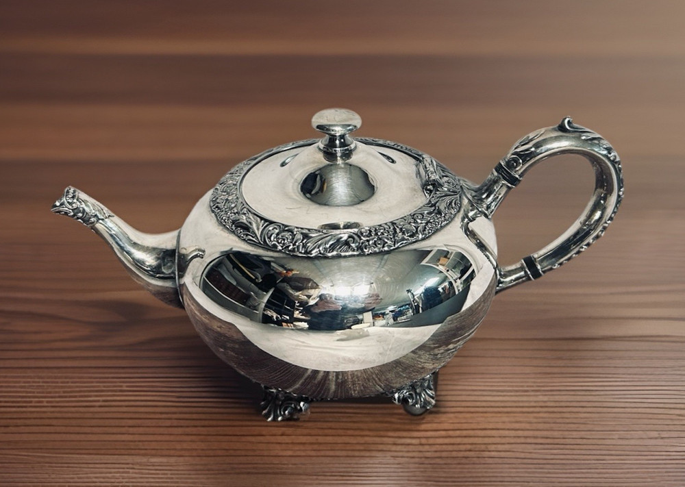 VTG Wilcox New Beverly Manor Silver Plate Teapot #1302 Polished Hinged Lid Fancy