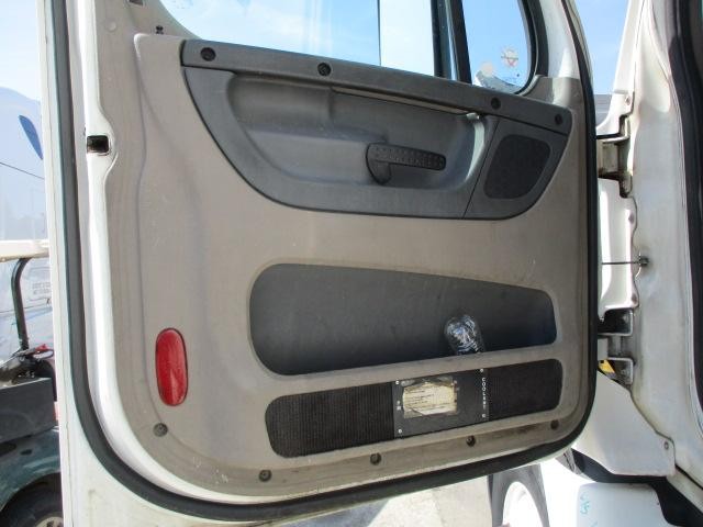 For 2011 FREIGHTLINER CASCADIA 113-125 DOOR ASSEMBLY Left , FL