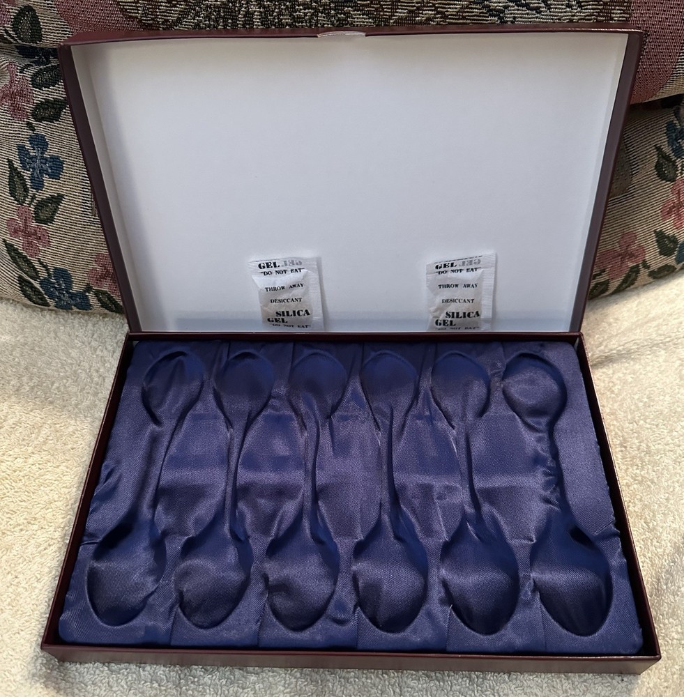 VINTAGE 1996 Reader’s Digest EA Silver-plated SS Teaspoons (3) & Case