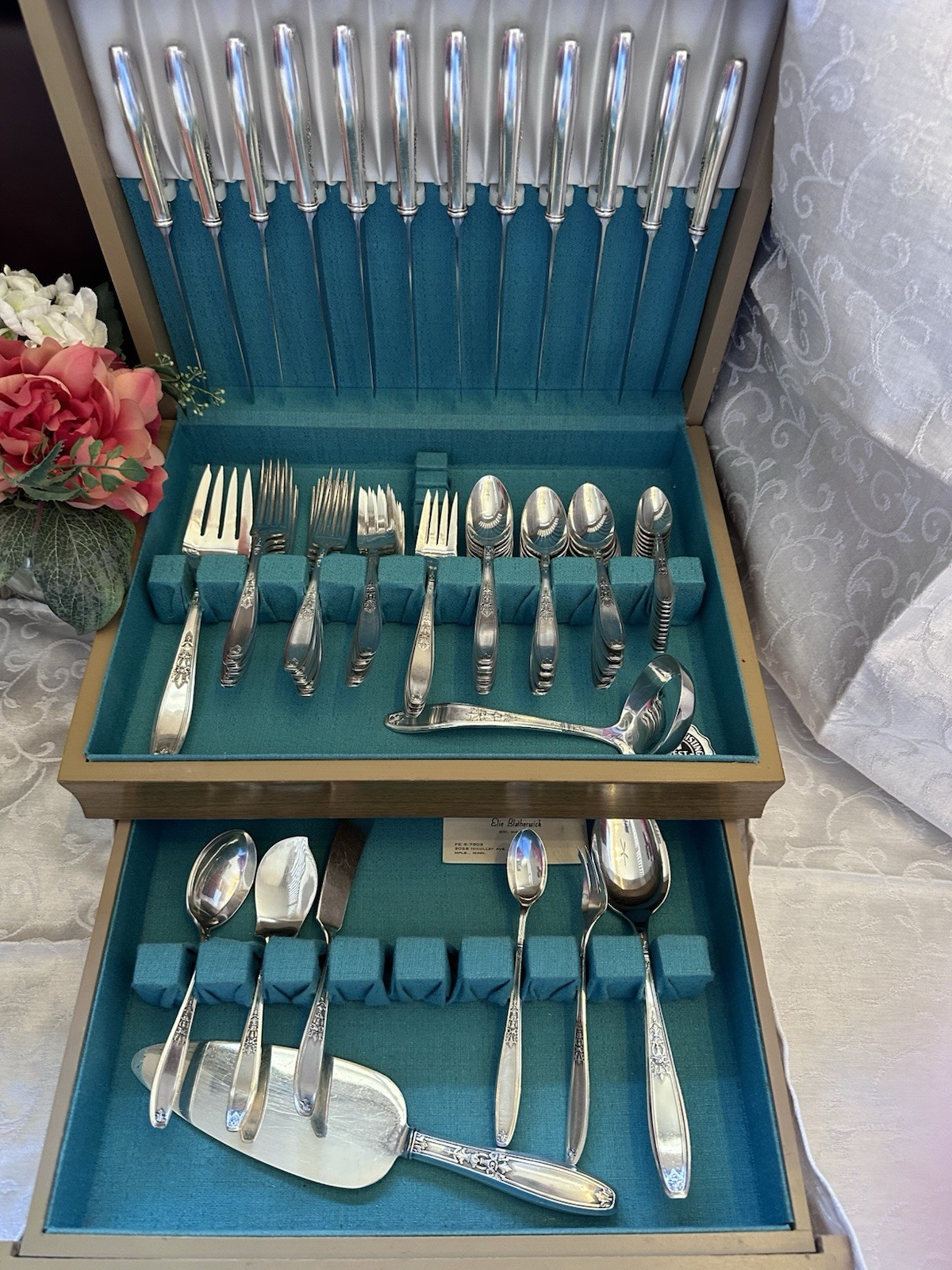 Stunning Well Maintained Art Noveau 1847 Rogers Ambassador Silverplate Set