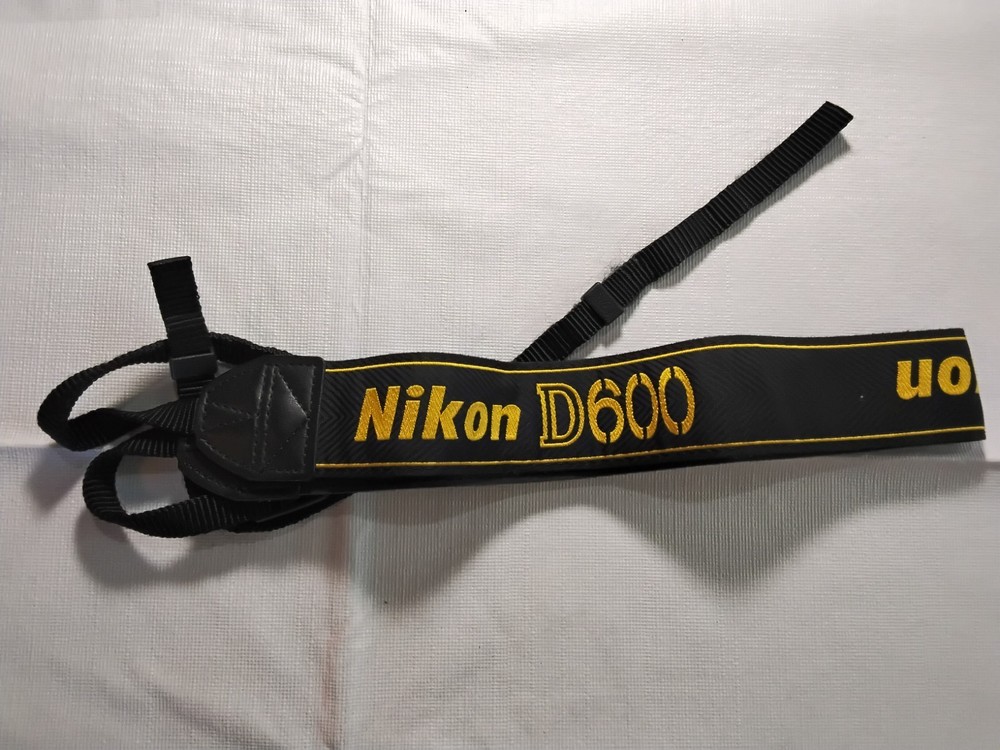 Nikon D600 Genuine Camera Neck Strap -mint