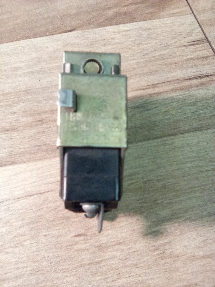 Johnson Controls P20BA-46 Pressure Switch AC 120V 16A