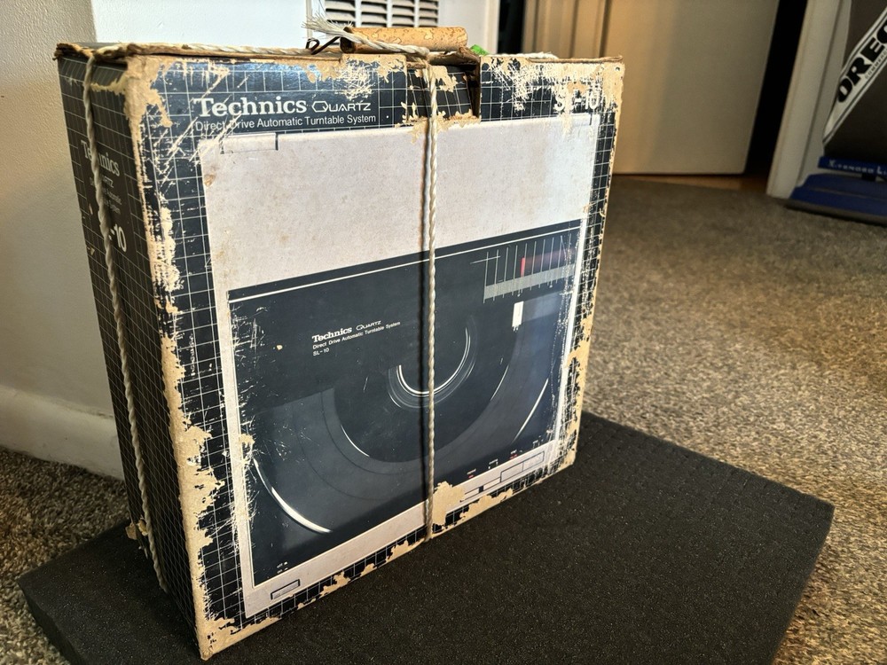 TechnicsSL-10 Quartz Direct Drive Linear Tracking Turntable NEWOLDSTOCK Unopened