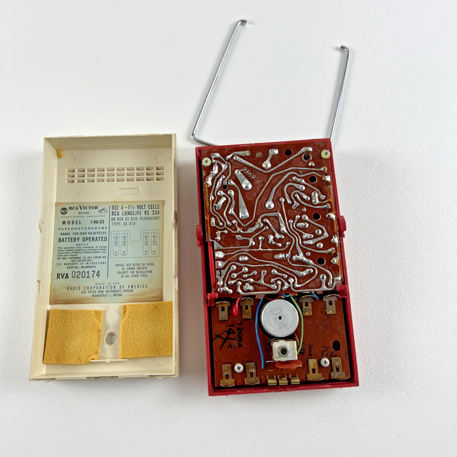 RCA Victor Model 1-RG-33 AM Transistor Radio - Superheterodyne, Kind of Working