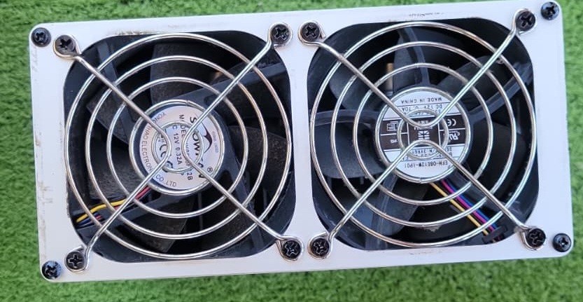 Goldshell KD BOX II Miner with Power supply