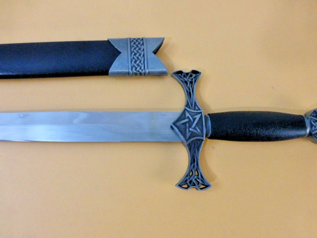 Knotted Celtic Dagger Replica Unsharpened New in Box