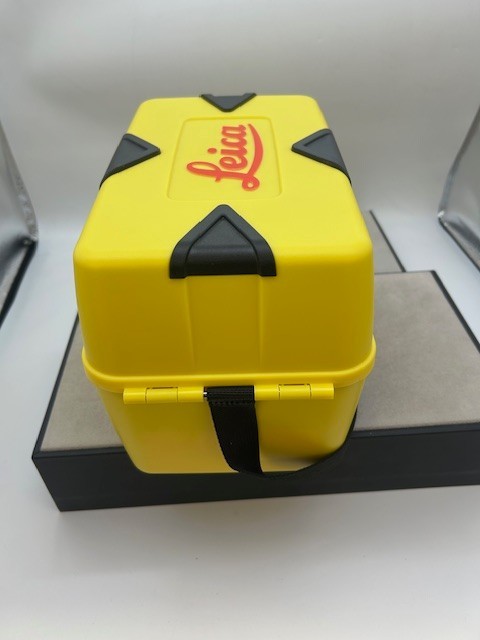 Leica NA532 360-degree Auto Level with hard case