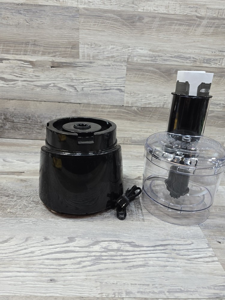 Black & Decker 8 Cup Food Processor FP4100B 450 Watt (NEVER USED)