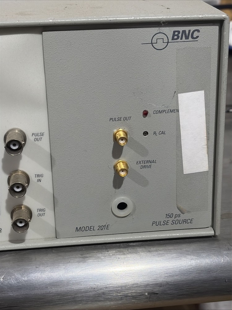 BNC UNIVERSAL PULSE GENERATOR Model 6040 with 201E 20V PULSE SOURCE