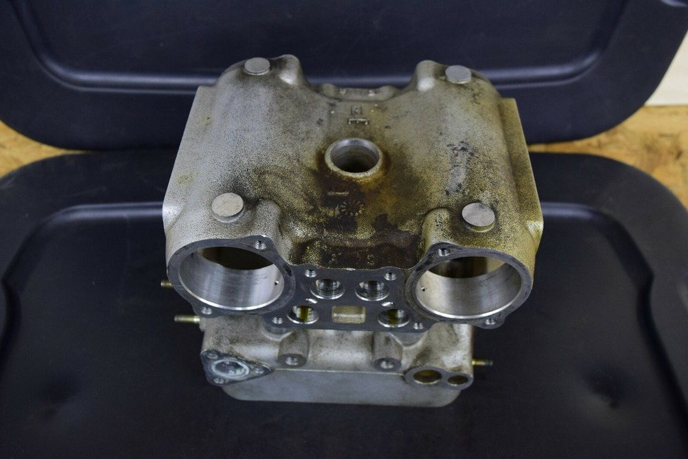 DUCATI 2001 748 ENGINE MOTOR EMPTY CYLINDER HEAD BORE