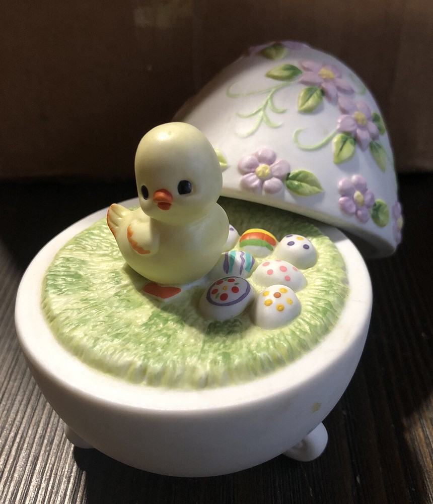 Vtg Porcelain Egg With Chick & Easter Eggs Inside By George Good