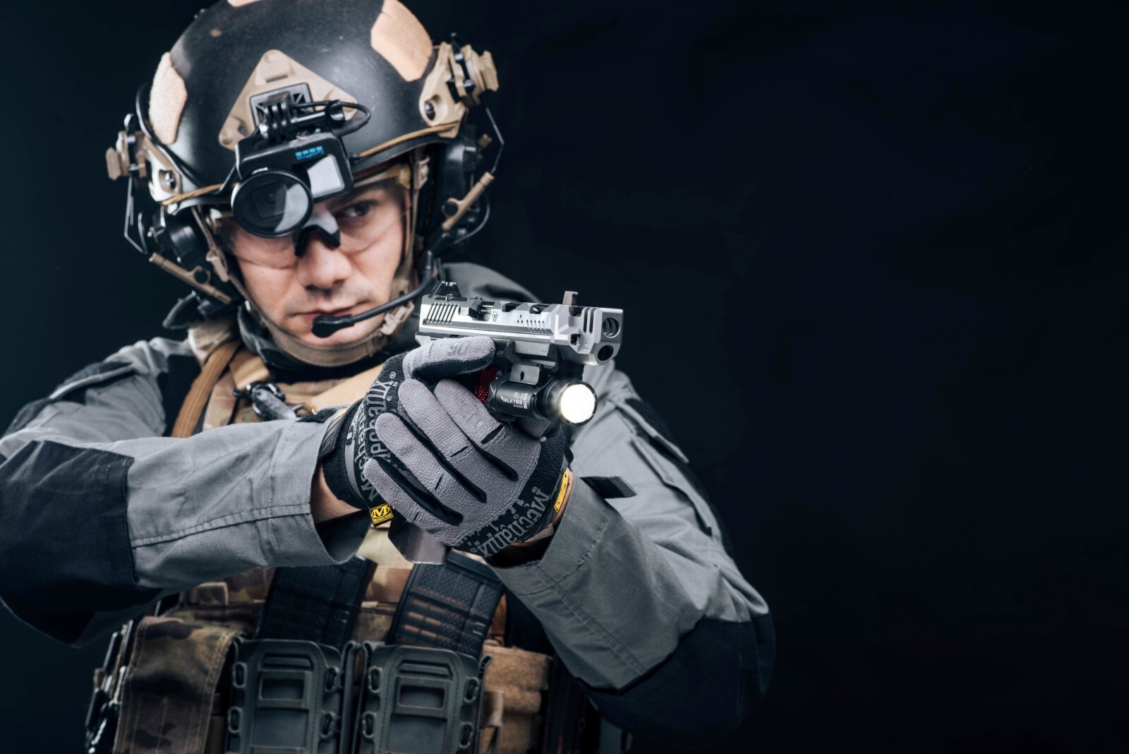 Olight PL-3R Valkyrie Rechargeable Rail Mounted Light, Black, 1500 Lumens, 205 M