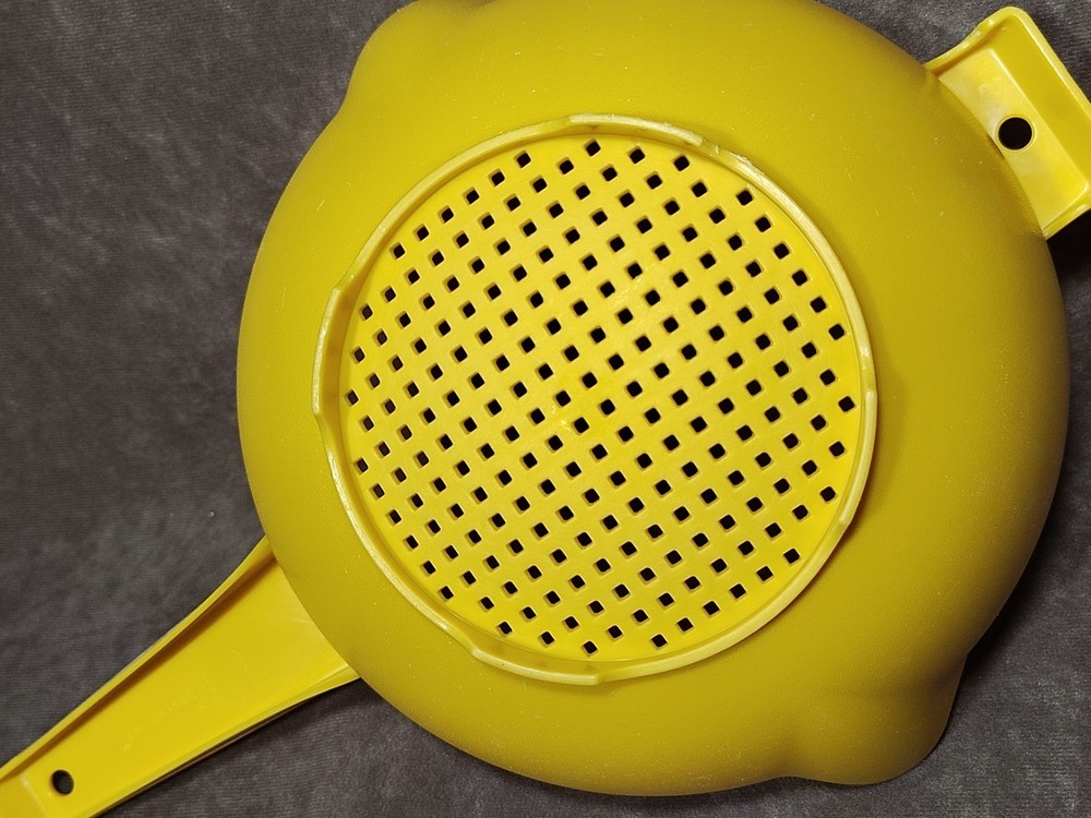 Vintage Tupperware #1200 1Qt & #1523 2Qt Colanders Strainers YELLOW