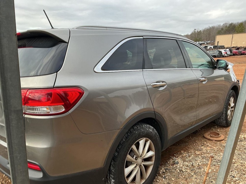 SORENTO 2017 Glove Box 4936633