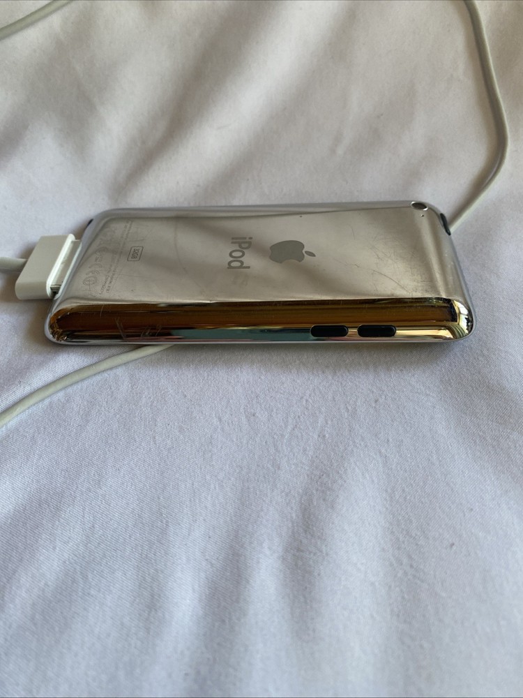 Apple iPod Touch 4th Generation 32GB Silver A1367