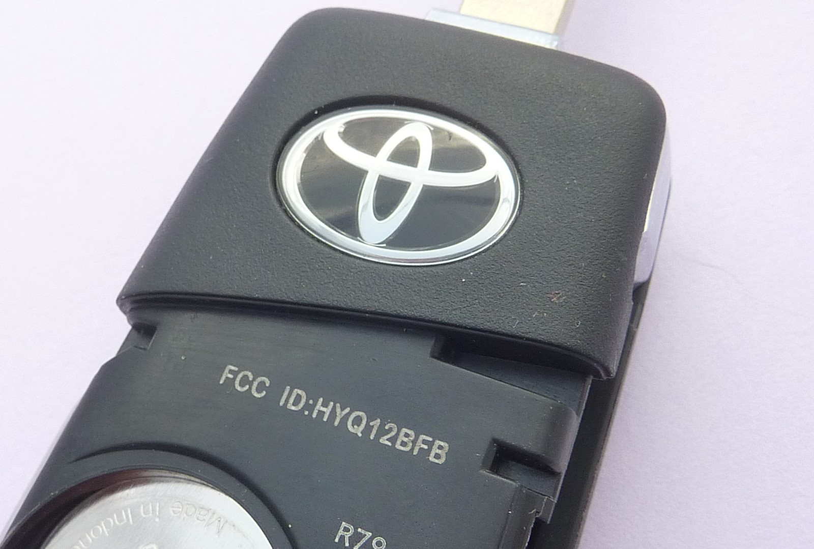 Genuine OEM 2018-2023 TOYOTA CAMRY keyless entry flip key remote fob HYQ12BFB