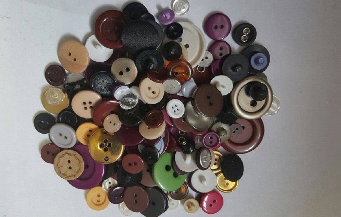 ASSORTED RANDOM VINTAGE Sewing Button Mix Lots of 300, USA SHIPPER