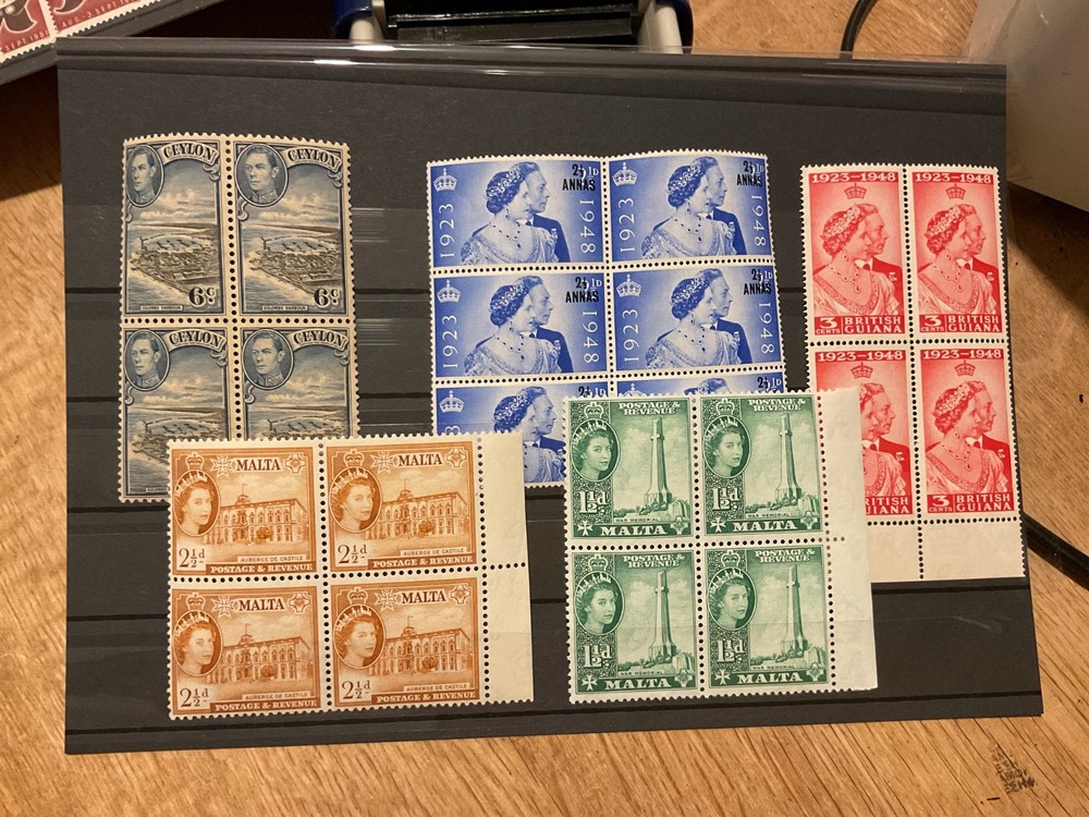 Commonwealth mixed mint never hinged stamps    B3044