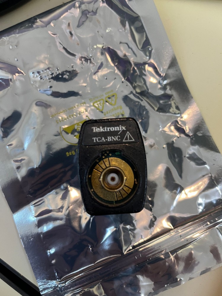 u Tektronix TCA-BNC TekConnect Adapter 50-Ohm BNC