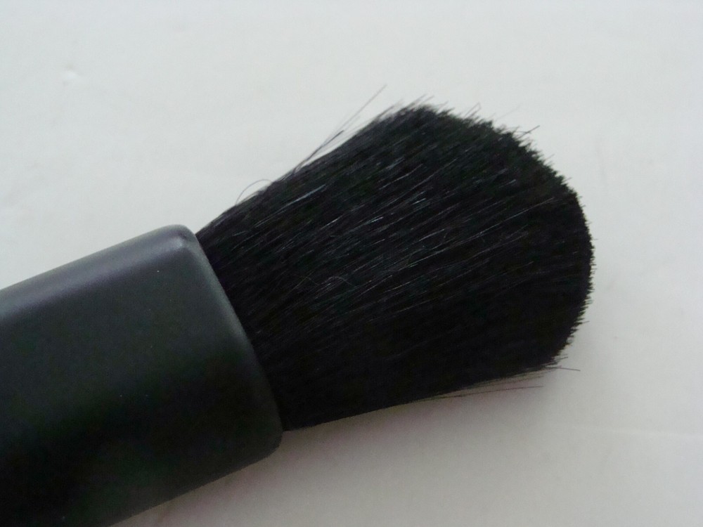 Giottos Black Optical Retracting Brush Cleaning Duster Camera Accessory