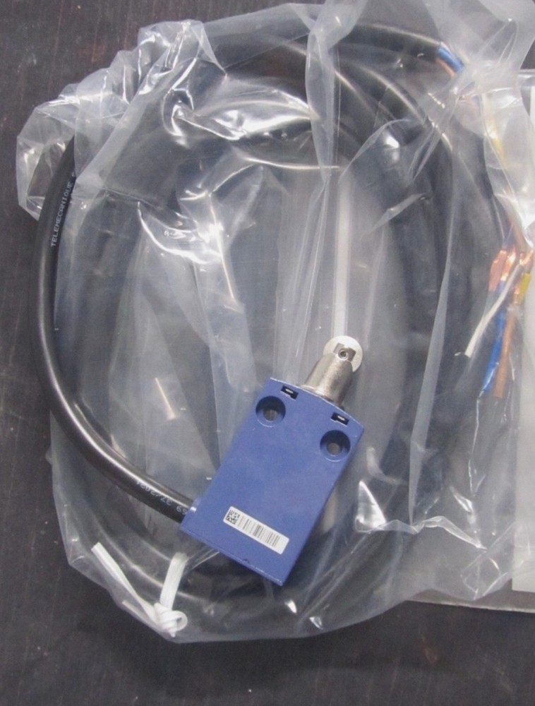 SkyJack Part # 199412 Limit Switch, Roller Plunger