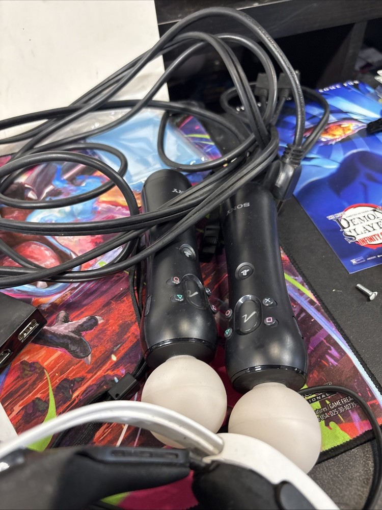 Playstation 4 1ST GEN VR HEADSET BUNDLE