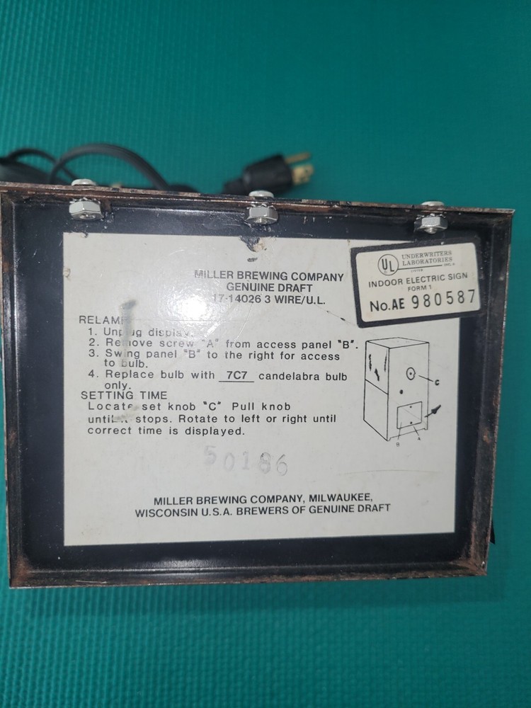 Vintage bar clock, Miller Brewing Co. Genuine Draft Cube Clock And Light. 