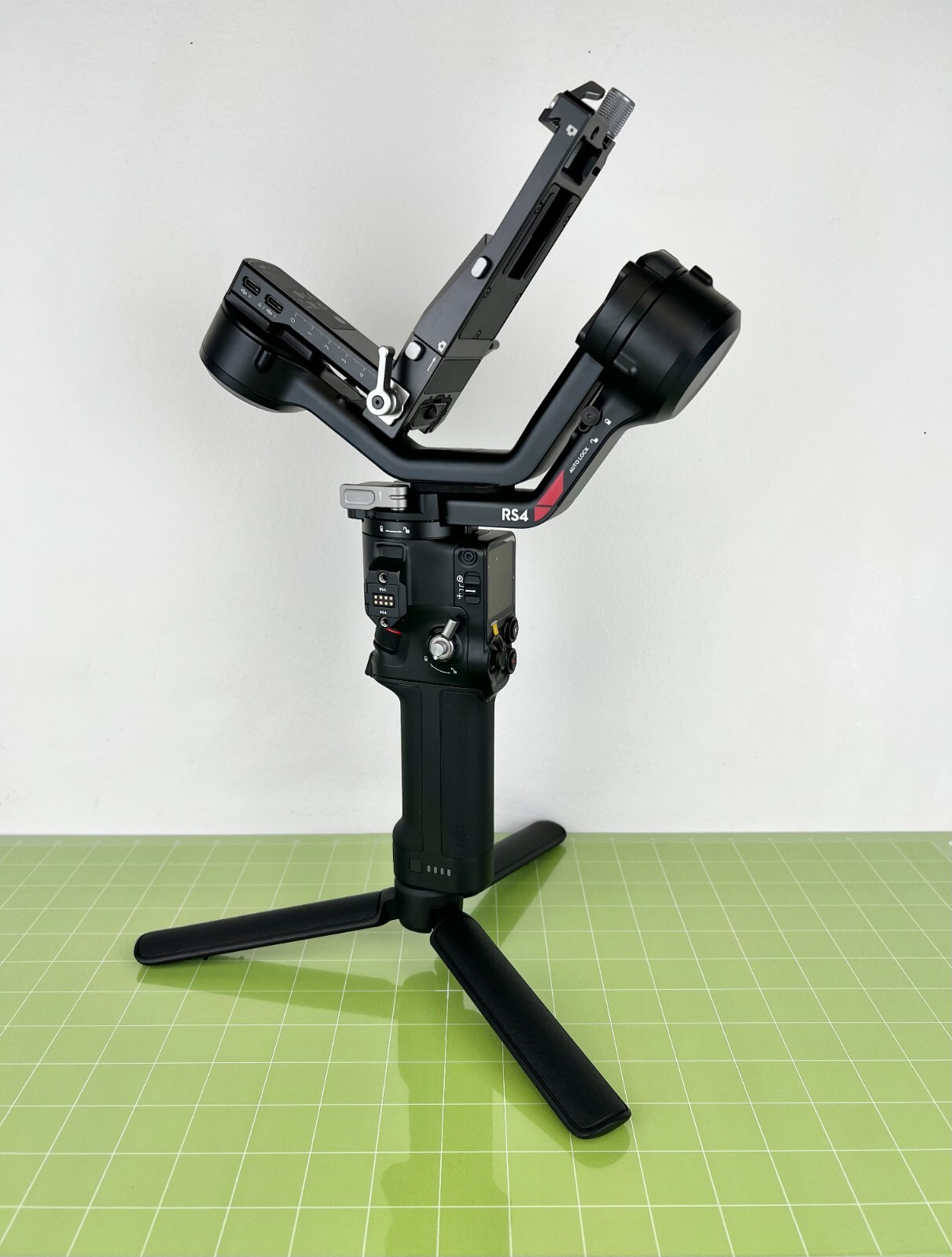 DJI RS 4 3-Axis Gimbal Stabilizer for Cameras - Unactivated