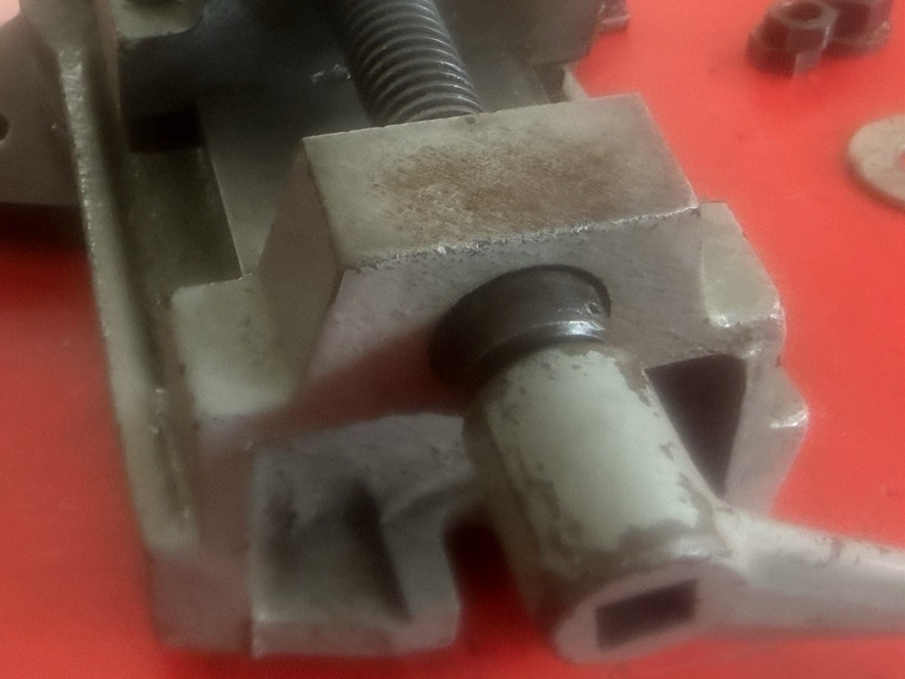 Clausing 8520 Milling Machine 8636 Vise With Enco Parallels