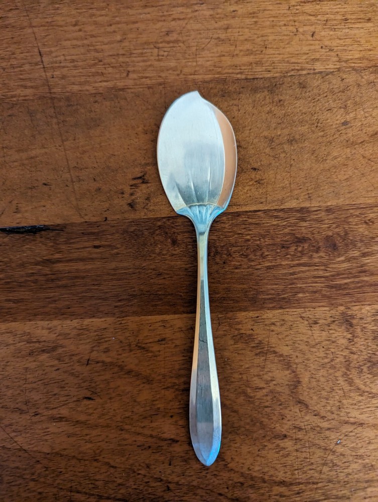 VINTAGE ONEIDA SILVERPLATE PATRICIAN PATTERN LARGE SOLID JELLY SERVER 6-1/4"