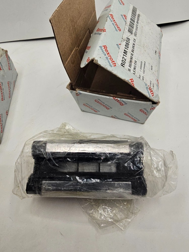 (QTY 1) REXROTH Runner Block CS R021M10656
