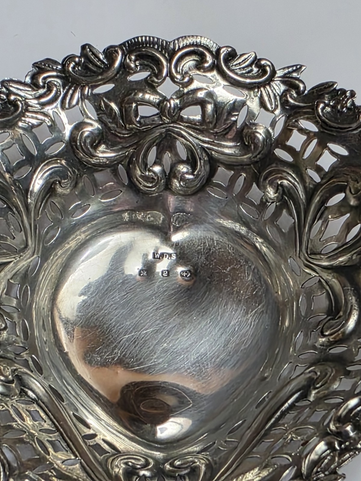 antique 1898 English sterling silver filigree heart footed bonbon dish bowl