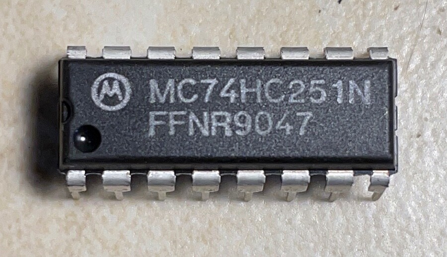 Motorola MC74HC251N Data Selector/Multiplexer - NOS