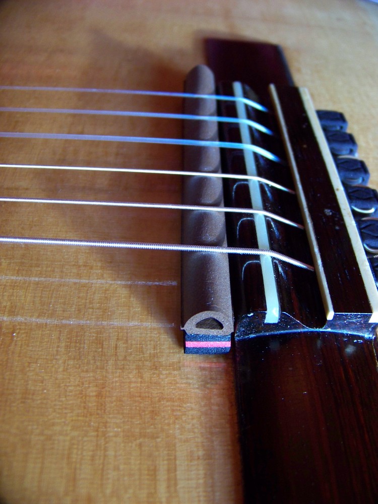 TremoloMute String Mute for Classical Guitar, Nylon string guitar by Rosette