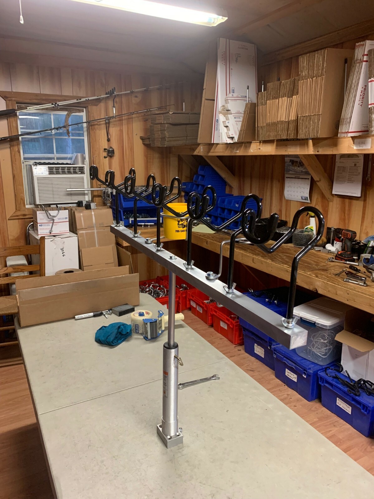 36" T-bar with seat pedestal post and heavy duty base & 6 holders 20 inches Tall